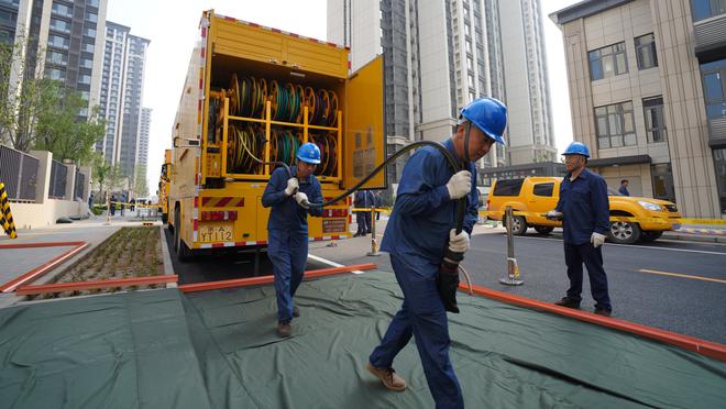 Phật quang chiếu rọi băng ghế! 35 điểm của Clay là kỷ lục ghi bàn duy nhất của một chiến binh trong gần 7 năm qua.